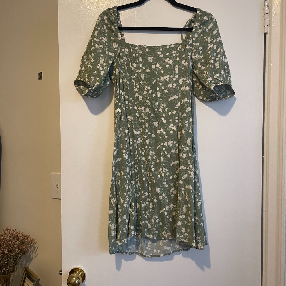 & Other Stores Green Floral Dress with Puff Sleeves and Unique Back